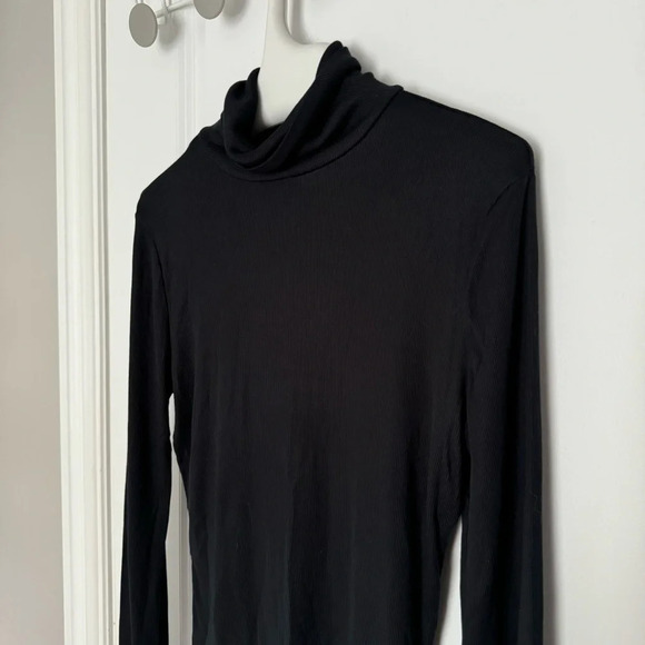 Sunday Best
BestHug Little Ribbed Turtleneck size M - Picture 8 of 10